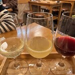 博多ワイン醸造所 竹乃屋 アミュプラザ博多店 - 樽出し生ワイン3種飲み比べ