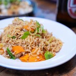 ยำมาม่า (Thai instant noodle salad)