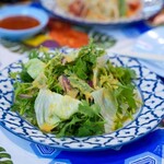 ยำผักชี (cilantro salad)