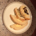 バー・バーンズ - 
      ✧〖自家製レ－ズンバター4種盛〗(1000えん)
      (レ－ズン-白ぶどうレ－ズン-ナッツ-小倉)
      
      美味しい❤(｡☌ᴗ☌｡)✨.ﾟ･*..☆.｡.:*✨.☆.｡.:.+*:ﾟ+｡✨.ﾟ･*..☆.｡.:*✨