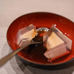 江戸前芝浜 - "玲瓏豆腐（こほりどうふ）"、斷面（きりくち）