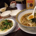 Bamiyan - 2014/02 バーミヤンラーメン＋チャーハン（スープバー付）848円（税込 889円）、牛肉とピーマンのオイスター炒め　599円（税込 628円）