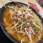 Yokohama Iekei Ramen Yuurakuya - 赤鬼ラーメン