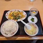 Shuukourou - ニラ玉子と唐揚げセットご飯大盛り