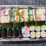 稲城 ヨロシク寿司 - お土産の押し寿司と巻物