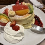 Takakura Machi Kohi - フレッシュフルーツのリコッタパンケーキ