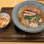 Nuiyu - みそ ¥860
                        豚フィレローストチャーシュー ¥300
                        燻製ハラス小飯 ¥300