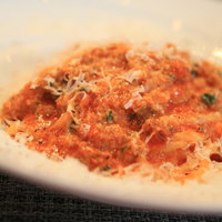 アルフォルトゥーナ - ボローニャ風（牛、豚などの煮込み）ラグーソース ピーチ（トースカーナの手打ち麺）