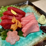 美乃里 - 本マグロ。中トロ入りで980円は安い。