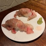 Washoku Koshitsu Izakaya Uomasu - A4和牛サーロインの炙り肉寿司(2貫)  1,300円