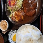 Suteki & Tonkatsu Koube Ya - ハンバーグとトンカツのダブルランチです。写真が横向きでごめんなさい。