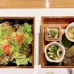 慈秀 - お手軽コースより
左）彩りサラダ   右）本日の前菜