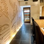 慈秀 - 店内は照明が落とされ、落ち着いた雰囲気です♪