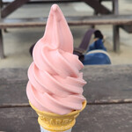 ウミナカカフェ - 料理写真:ソフトクリーム「あまおう」(税込450円)