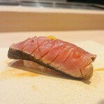Sushi Nakamura - メジマグロの藁焼き