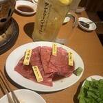 炭火焼肉ホルモン まるは - 正肉もちゃんとちゃんと。親友とサシノミ