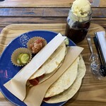レインボーカフェ - 料理写真:スパイシータコス2pcsとコーヒーフロート