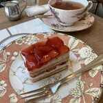 スーリィ・ラ・セーヌ - いちごのショートケーキ ¥700＋紅茶¥400(外税)