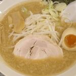 屋台とんこつらーめん　めん吉 - 注文してから7分ほどで「味噌ラーメン(とんこつ味噌)」が完成。