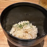 和呑旬 通木 - お通しの桜鱒の炊き込みご飯