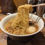 242147201 - 麺リフト。