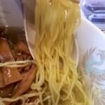 塩ラーメンの麺の感じ。