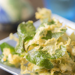 酒膳さくな - 栄養素が高く、独特の味と柔らかな葉の『さくなの天ぷら』
爽やかな香りとくせになりそうなほろ苦さ。天ぷらにすると、さらに持ち味の美味しさが引き立ちます。
