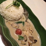 ハノイ・カフェ - 締めはフォーと悩みましたが【グリーンカレー】にしました