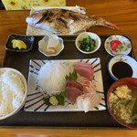 Ippei Sengyoten Segawa - お刺身定食ご飯大盛り＋桜鯛の塩焼き