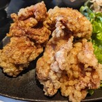 潤の珈琲 - 唐揚げ
            中～大サイズ5個でボリューミー
            濃いめの下味にマヨをぶつけて食べるのが好き