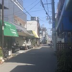 すし鶴 - レンズ汚れててモヤっとしてるねw   さて すし鶴はどこでしょうか？