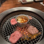 焼肉チャンピオン - 並タン、ニンニク焼き