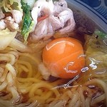 鶏一 - 大蒜とたまごを投入！あら、不思議、大味だったラーメンに深みが、、、でも、それってどうなのよ？と、思うくけど、この店いいんだよなぁ。