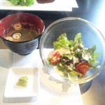 鉄板 松阪屋 - サラダ・味噌汁