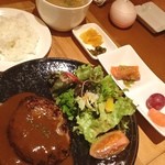 創作ダイニング りとむ - 今日はリトムさんでランチ！
                                内容がグッと変わってて、定食メニュー増えてた♡
                                私がいただいたのはハンバーグステーキランチ800円。
                                相変わらず美味しい♡
                                
                                