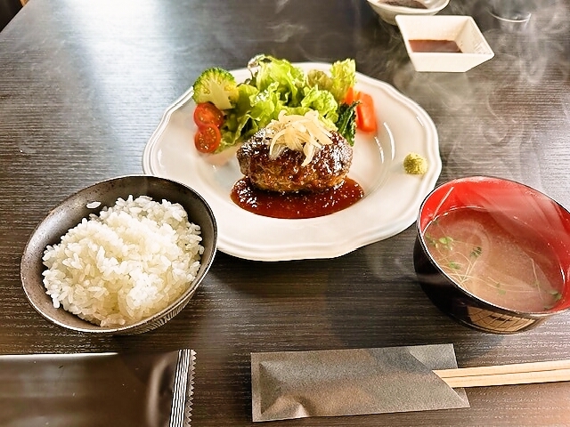 ステーキ&ハンバーグ アライブ 須賀川店｜ジューシーな肉料理と居心地の良い空間
