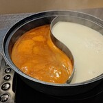 しゃぶ葉 - 肝心の出汁。今回は赤チゲ味噌と帆立豆乳