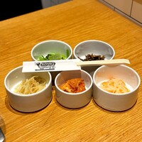 ビーフキッチン 渋谷店 - ナムル4種、白菜キムチ