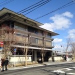 ピエール・エルメ・パリ - リッツカールトン京都は、鴨川沿いにホテルがあります♪