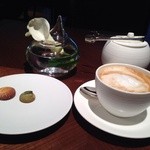 ラ・ロカンダ - 小菓子とカプチーノ