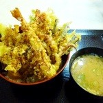 富士山天丼９８０円　てんぷらの下に、さらにてんぷら！