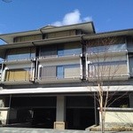 ラ・ロカンダ - スッキリとした外観。