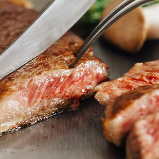 ランチ＆ディナーで「鉄板焼きサーロインステーキ」が食べ放題