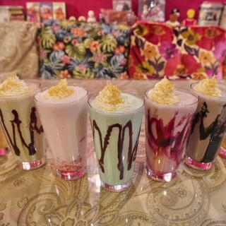 A full alcohol menu and Shichifukujin Shake topped with gold leaf