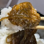 がちま家HONTEN - もずくをご飯に乗せて