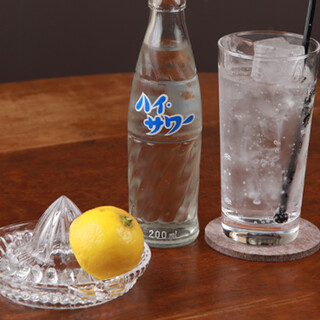 以自己榨取的“柠檬苏打水烧酒”为首，用丰富多彩的饮料干杯!