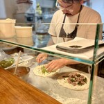 パラダイス ピザ - 店のアイコンでもあるヒゲは店主のモノ　このヒゲのイトウ氏の作る料理は全部旨い！