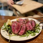 パラダイス ピザ - 看板メニューの極黒牛の肩ロースのタリアータ　こちらもあったら絶対にオーダーするタリアータ、いつ食べても旨い！