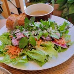 SANTROPEZ - サラダランチ 1700円のサラダ。