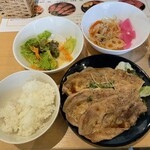 コバチダイナー - もち豚の生姜焼き